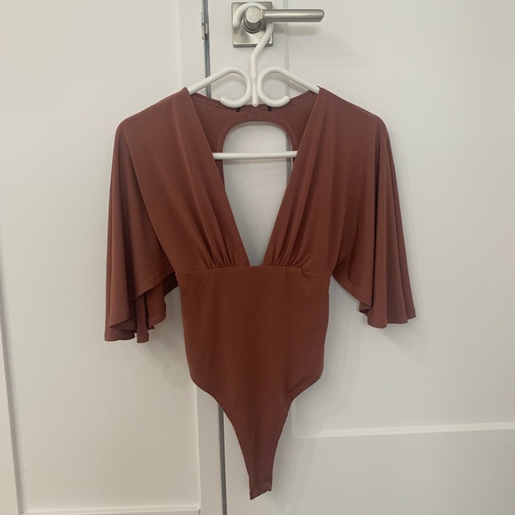 TWO SEXY CUT OUT FLARE SLEEVE BODYSUITS - Picture 6 of 8